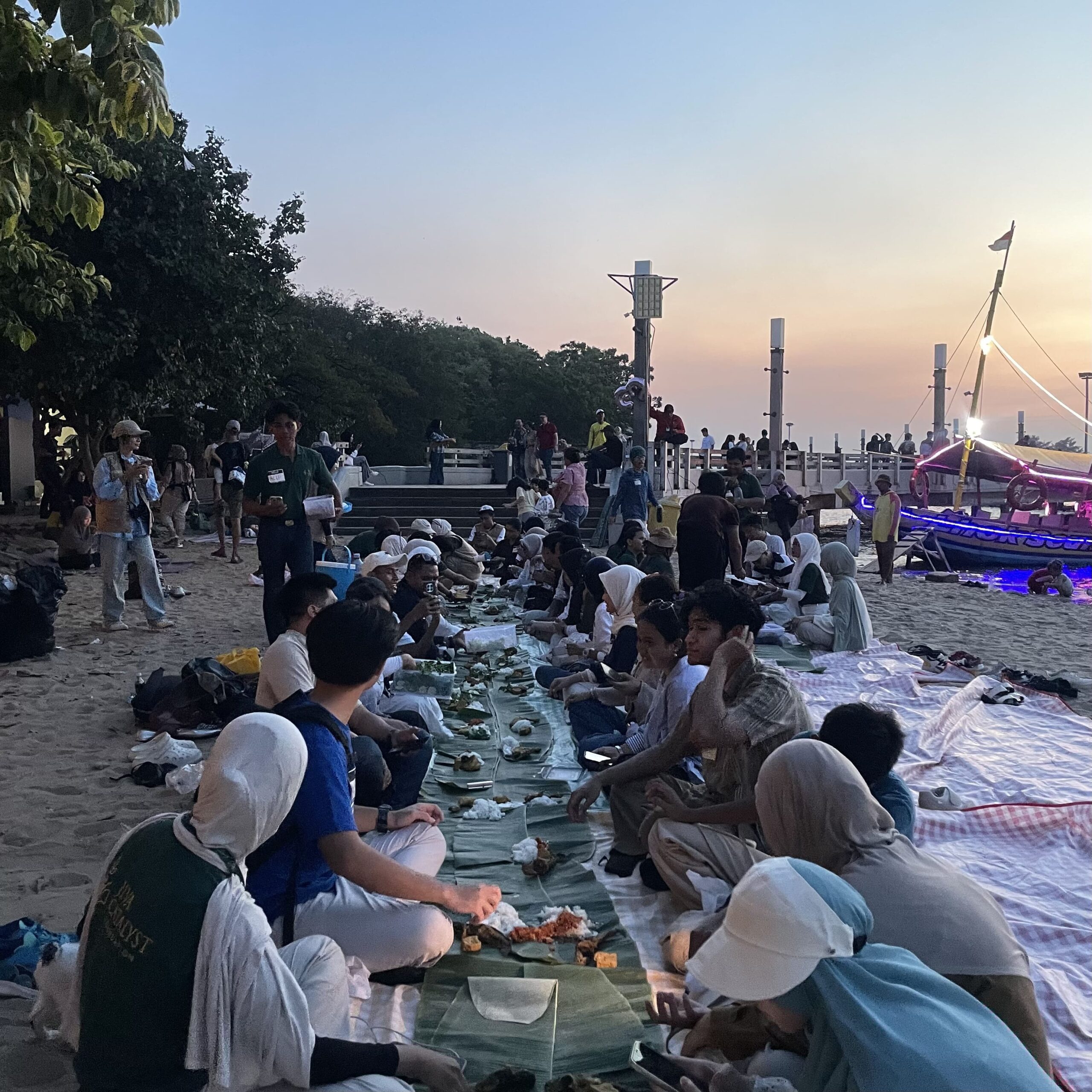 Beachside Community Feast (Liwetan)